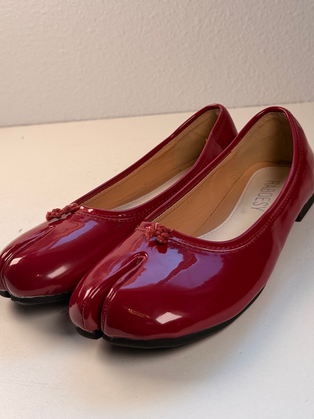 RABOESY Red Patent Tabi Split Toe Ballet Flats EU 39 US 8.5 Shoes